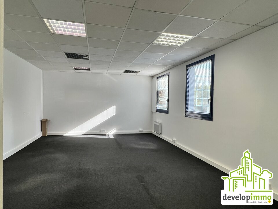 Local commercial 74 m² · à Herouville Saint Clair · 74 m² · 617 €/mois