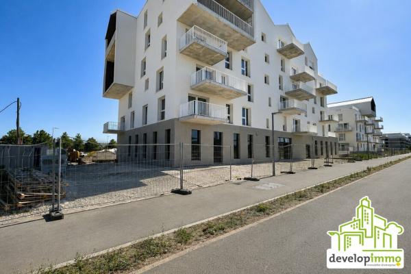 LOCAL COMMERCIAL BRUT DE BETON 94 m² - Vente et location de locaux et bureaux en Normandie
