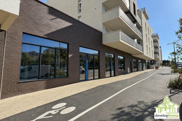Local Commercial  divisible à partir de 34 m² – Visibilité Maximale sur le Boulevard André Detolle - Vente et location de locaux et bureaux en Normandie