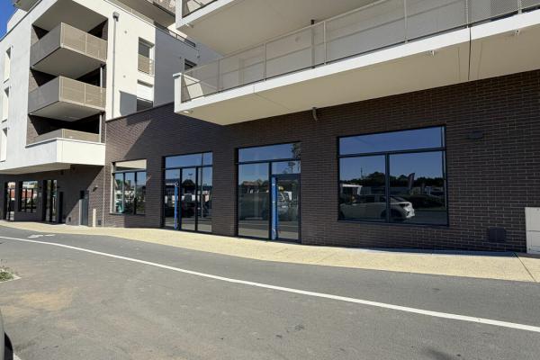 Local Commercial  divisible à partir de 34 m² – Visibilité Maximale sur le Boulevard André Detolle - Vente et location de locaux et bureaux en Normandie