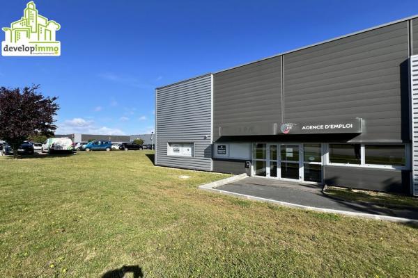 AU SUD DE CAEN AU SEIN D'UNE ZONE DYNAMIQUE EN BORD DE BOULEVARD PERIPHERIQUE - Vente et location de locaux et bureaux en Normandie