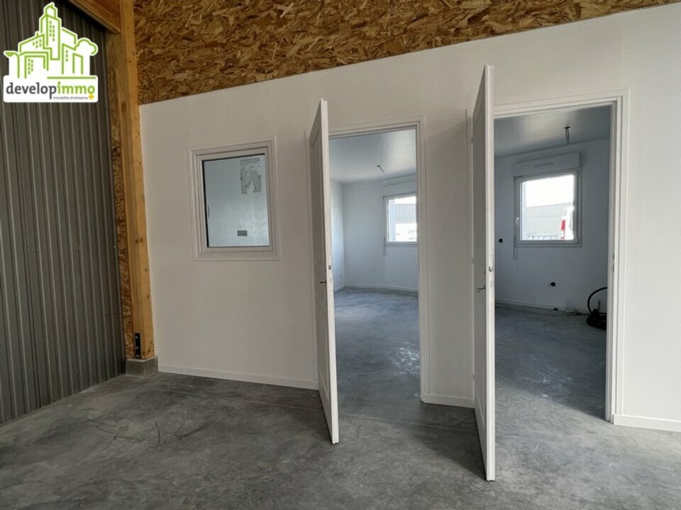 Locaux neufs avec bureaux, sanitaire et kitchenette Locaux neufs avec bureaux, sanitaire et kitchenette