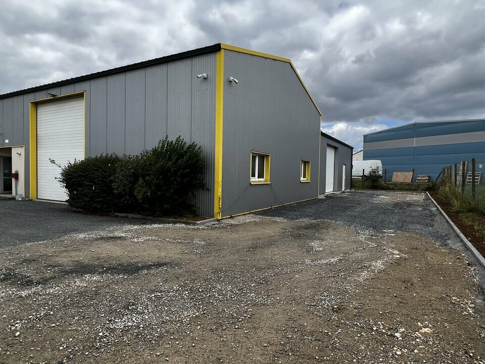 Locaux neufs avec bureaux, sanitaire et kitchenette Locaux neufs avec bureaux, sanitaire et kitchenette