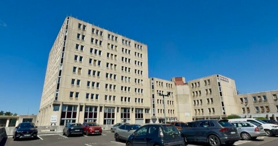 Plateau de bureaux offrant beau potentiel + division Plateau de bureaux offrant beau potentiel + division