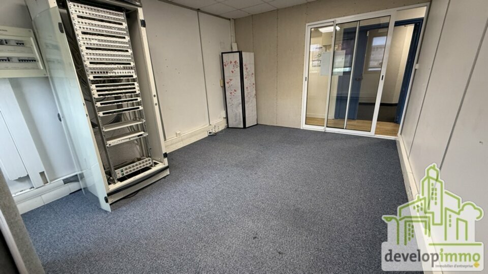 Plateau de bureaux offrant beau potentiel + division Plateau de bureaux offrant beau potentiel + division