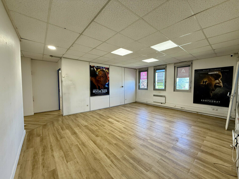 Plateau de bureaux offrant beau potentiel + division Plateau de bureaux offrant beau potentiel + division