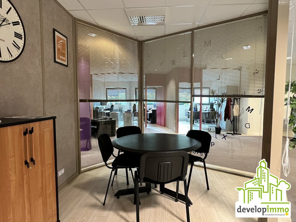 Plateau aménagé de 396 m² Plateau aménagé de 396 m²