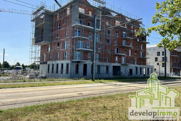 LOCAL COMMERCIAL BRUT DE BETON 94 m² - Vente et location de locaux et bureaux en Normandie