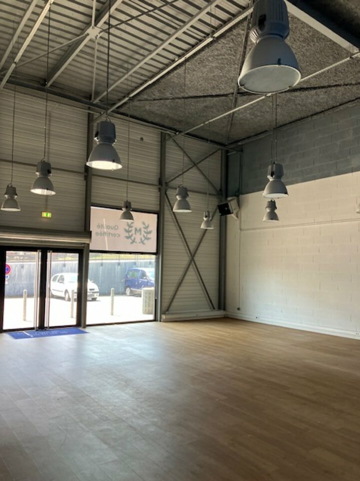 Belle opportunité commerciale - Mondeville, route de Paris. Belle opportunité commerciale - Mondeville, route de Paris.