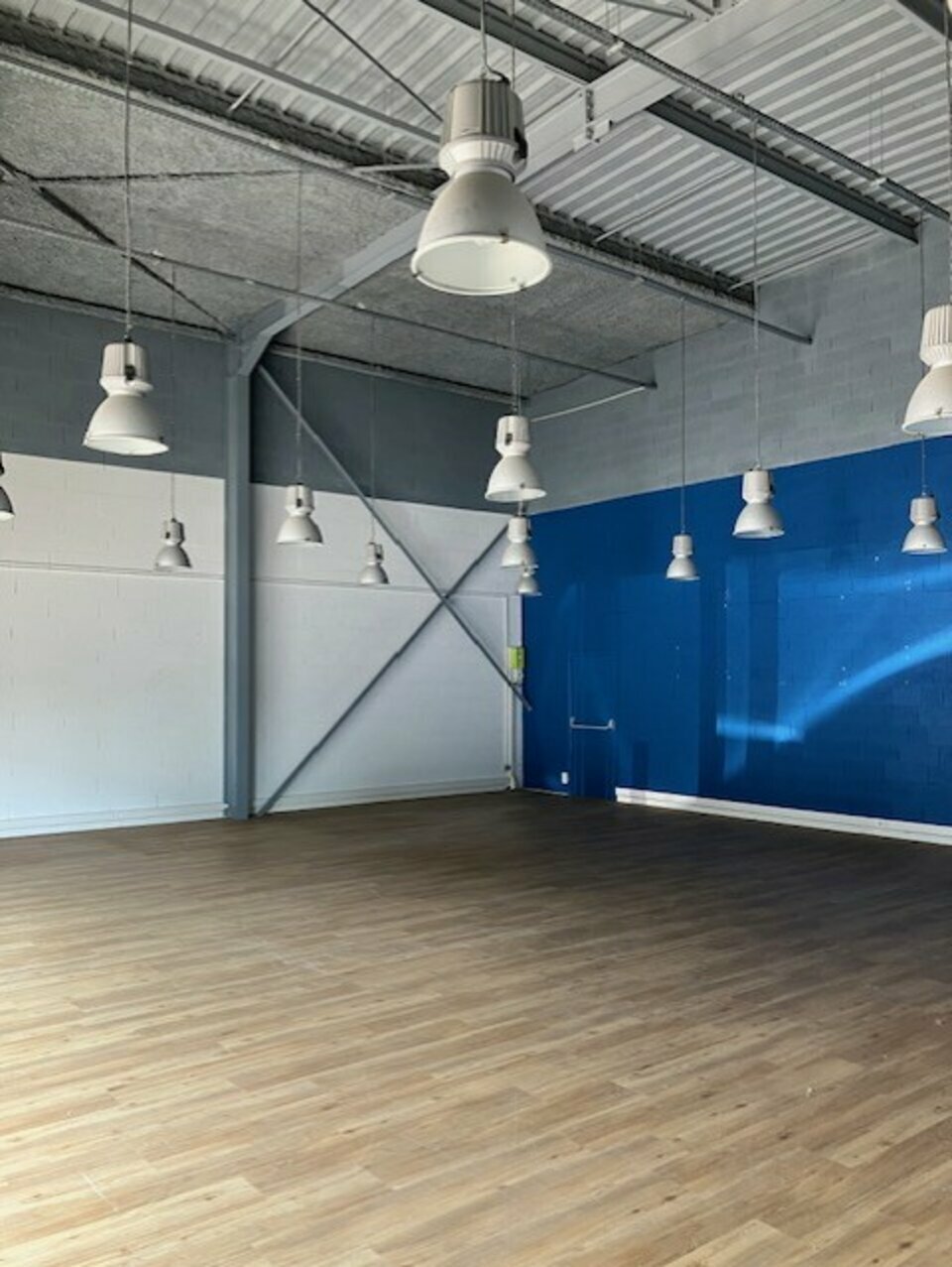 Belle opportunité commerciale - Mondeville, route de Paris. Belle opportunité commerciale - Mondeville, route de Paris.