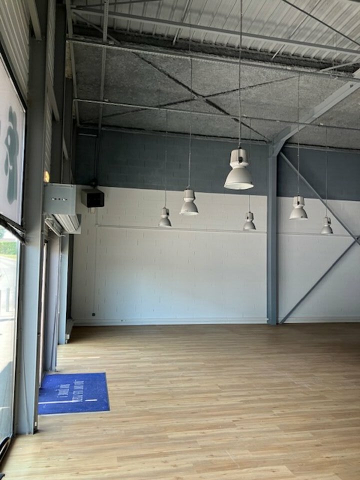 Belle opportunité commerciale - Mondeville, route de Paris. Belle opportunité commerciale - Mondeville, route de Paris.