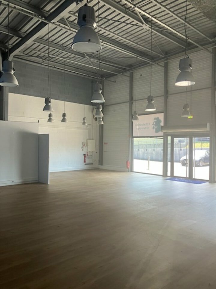 Belle opportunité commerciale - Mondeville, route de Paris. Belle opportunité commerciale - Mondeville, route de Paris.