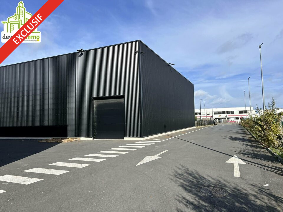 EXCLUSIVITE - LOCAUX D'ACTIVITE avec Bureaux très belles prestations EXCLUSIVITE - LOCAUX D'ACTIVITE avec Bureaux très belles prestations