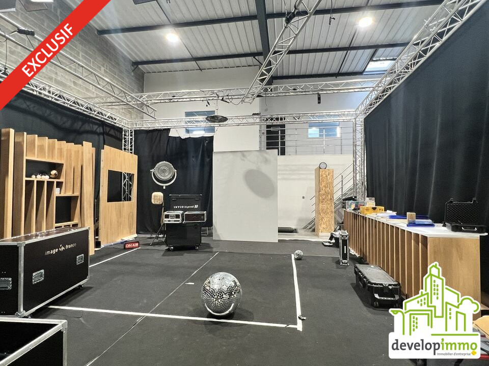 EXCLUSIVITE - LOCAUX D'ACTIVITE avec Bureaux très belles prestations EXCLUSIVITE - LOCAUX D'ACTIVITE avec Bureaux très belles prestations