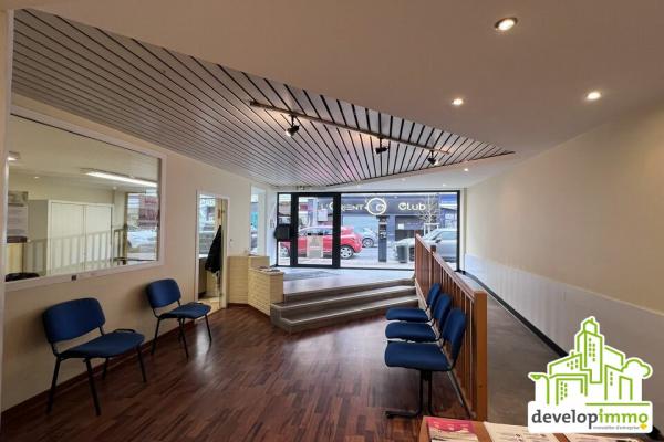 LOCAL DE 250 m² sur deux niveaux - Vente et location de locaux et bureaux en Normandie