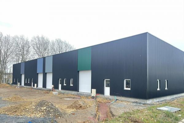 Cellule d'activité neuve à louer ou à vendre d'environ 224 m². - Vente et location de locaux et bureaux en Normandie