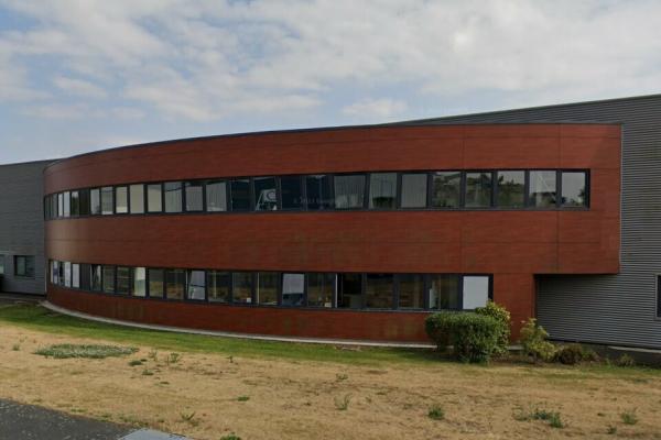 A louer 84 m² en rdc à Bretteville sur odon - Vente et location de locaux et bureaux en Normandie