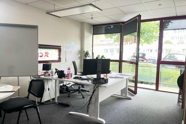 A louer nord de Caen 111 m² - Vente et location de locaux et bureaux en Normandie