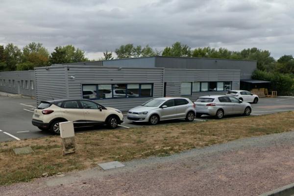 Immeuble indépendant d'environ 1 321 m² sur un terrain de 2 200 m² - Vente et location de locaux et bureaux en Normandie