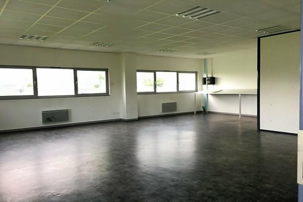 96 m² de bureaux en rdc - Vente et location de locaux et bureaux en Normandie