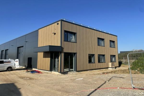 NEUF A louer 515 m² d'activité / bureaux Colombelles.