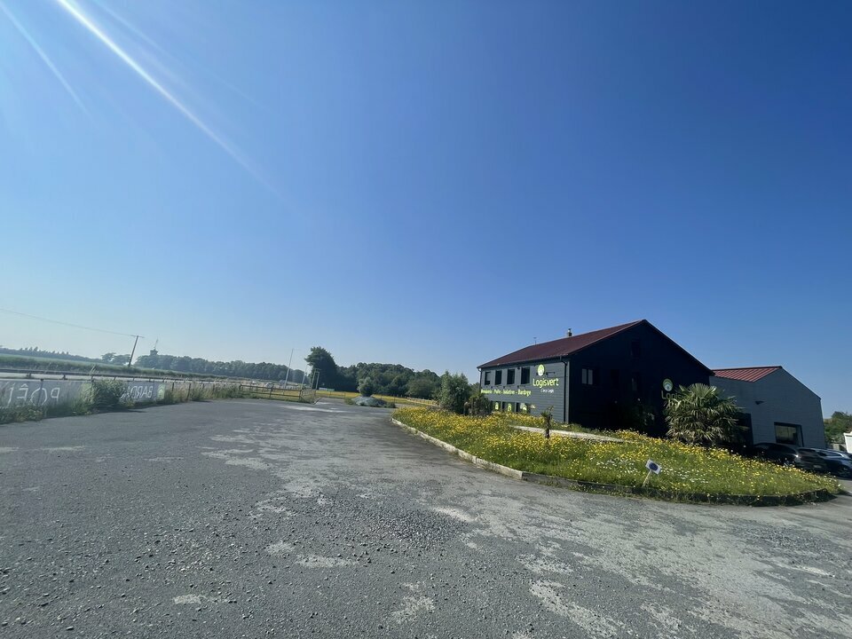 Visibilité et espace extérieur de taille sur la 4 voies de FALAISE! Visibilité et espace extérieur de taille sur la 4 voies de FALAISE!