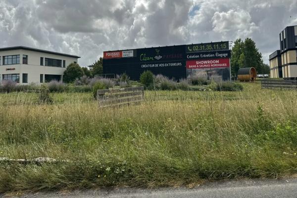 Local d'activité avec showroom en façade de périphérique à IFS - Vente et location de locaux et bureaux en Normandie