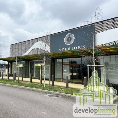 Local commercial - MONDEVILLE - 1000 m² - Vente et location d'entrepôts et bureaux pour professionnels à Caen Local commercial - MONDEVILLE - 1000 m² - Photographie